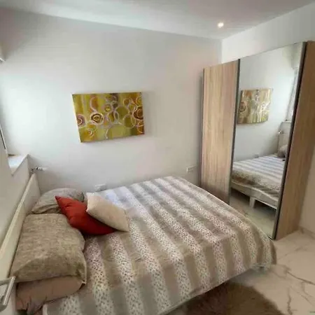 2 Bedroom In Msida, Malta Apartman *
