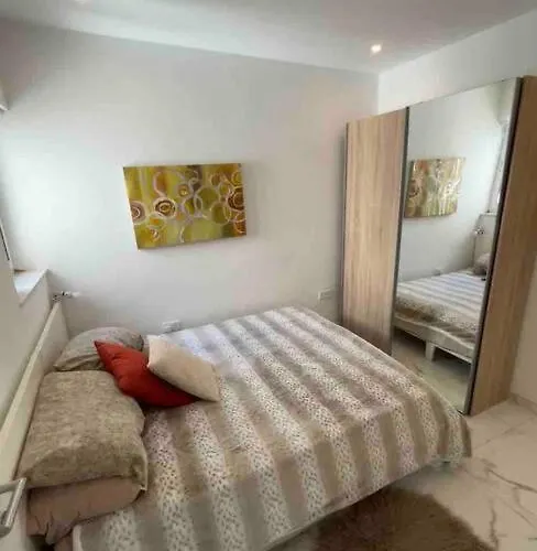 2 Bedroom In Msida, Malta Апартаменты *