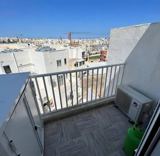 2 Bedroom In Msida, Malta Апартаменты
